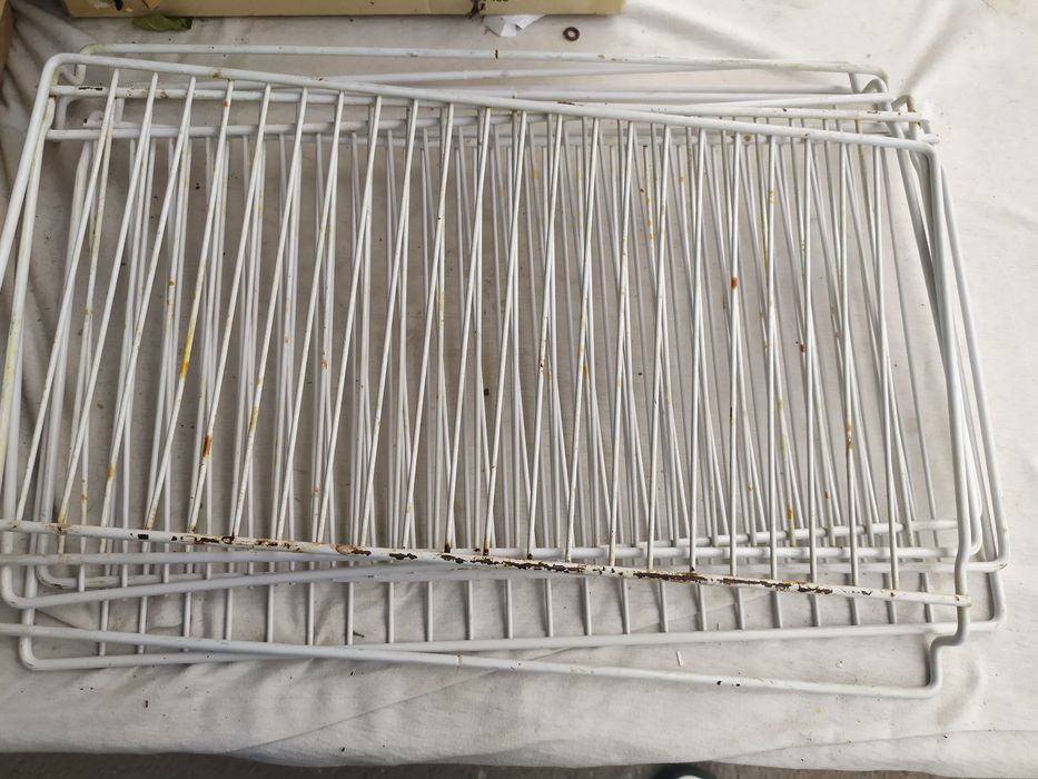 Продам перегородки от холодильника.