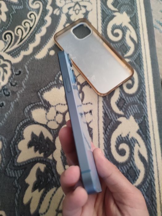 Продам Айфон 14 память 128