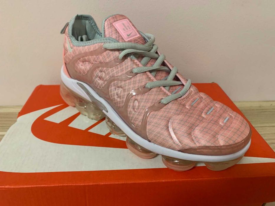 Нови дамски маратонки Nike Vapormax Plus налични 38 номер