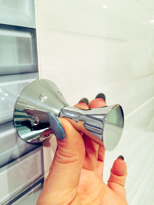 Държач със стъклени сапунерка или чаша или дозатор за течен сапун