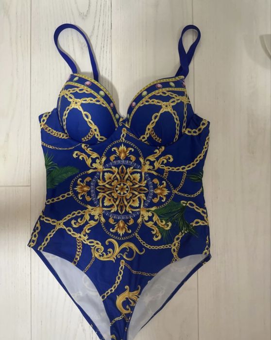 Costum de baie intreg si doua piese