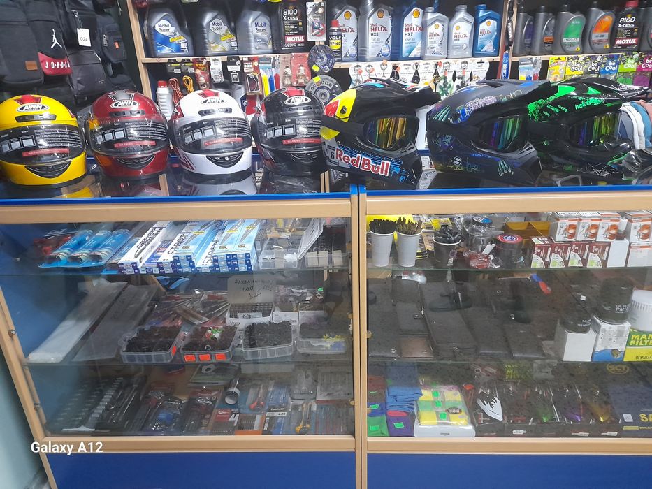 Продаются каски ,мото каски