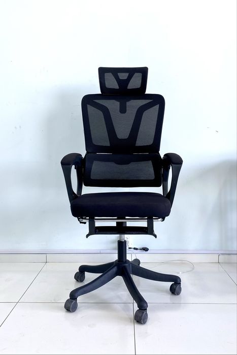 Эргономичный офисный стул с поддержкой спины, удобный и прочный.