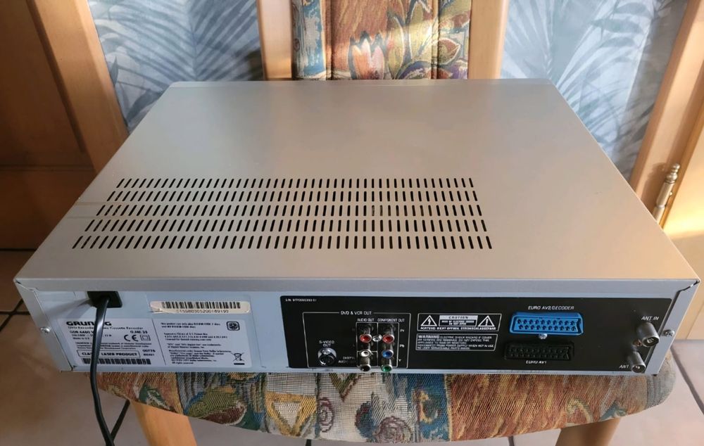 Grundig GDR 6460 VCR – VHS & DVD recorder