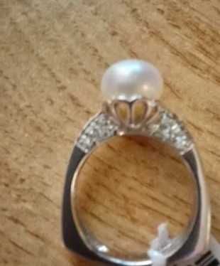 Дамски сребърен пръстен с естествена перла и циркони