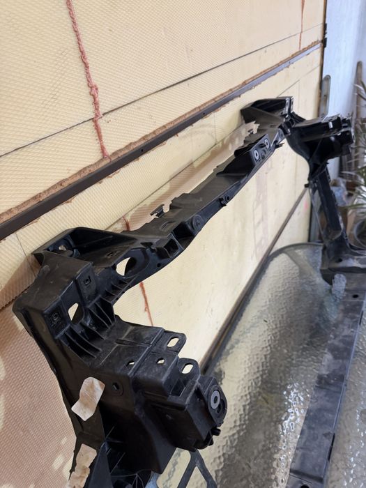 Trager suport radiatoare Audi Q8