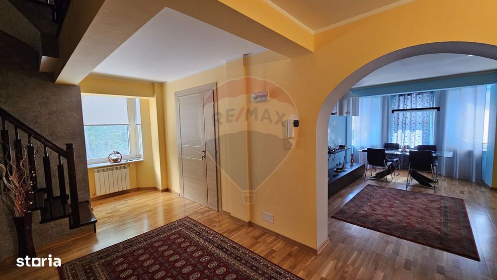 Casă / Vilă de lux cu 8 camere de vânzare in Obcini, Suceava