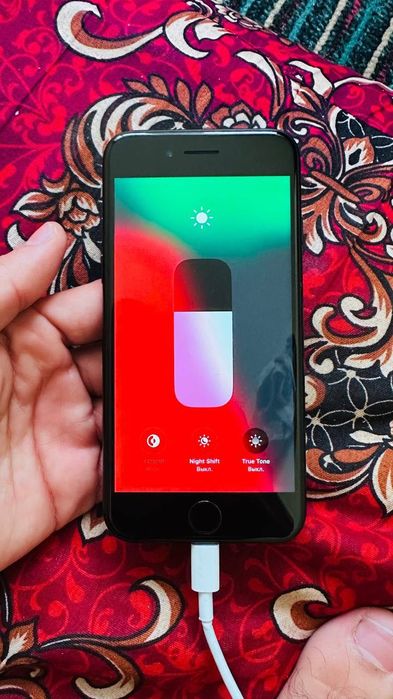 Iphone 8 64 pamyt 74% yomkst