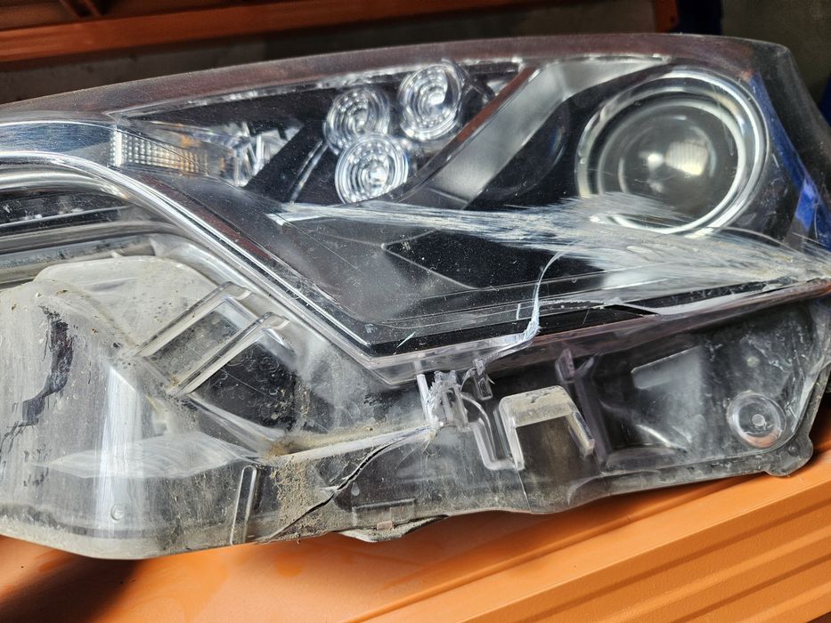 Ляв фар за Toyota C-hr