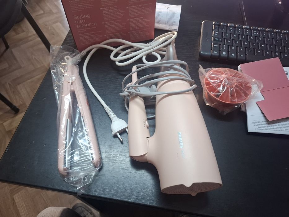 Set Philips  Uscător de par si placa ceramica