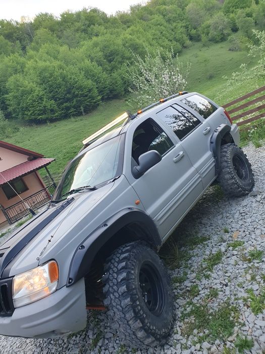Vând cherokee wj 2.7