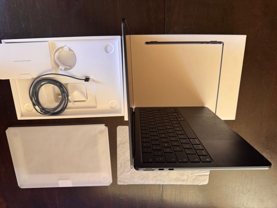 SuperOcazie !-MacBook Air 13"-M2--NOU-NOUT -Cutie Full -1 Ciclu Încărcare !-IEFTIN !!!!