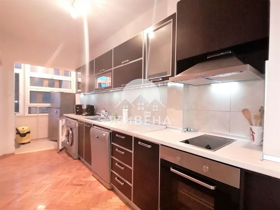 Дава се под наем Тристаен апартамент в Варна, Център - 100 кв.м за 1000 € - Снимка #3