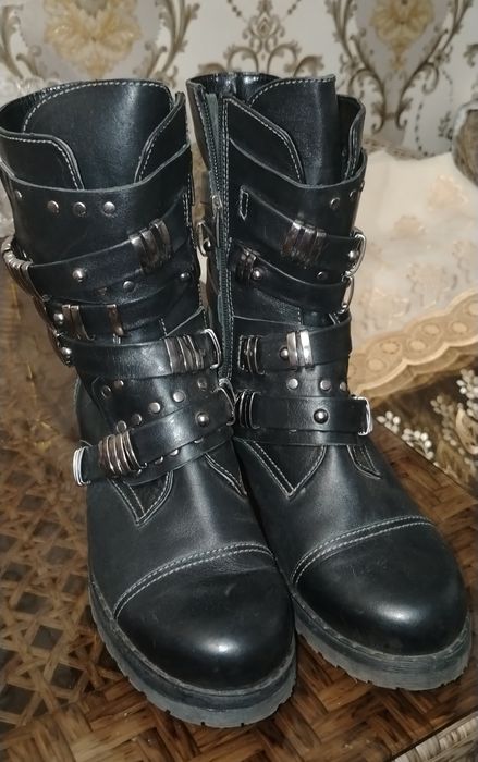 Коженные (100%) полусапожки 40 размер.