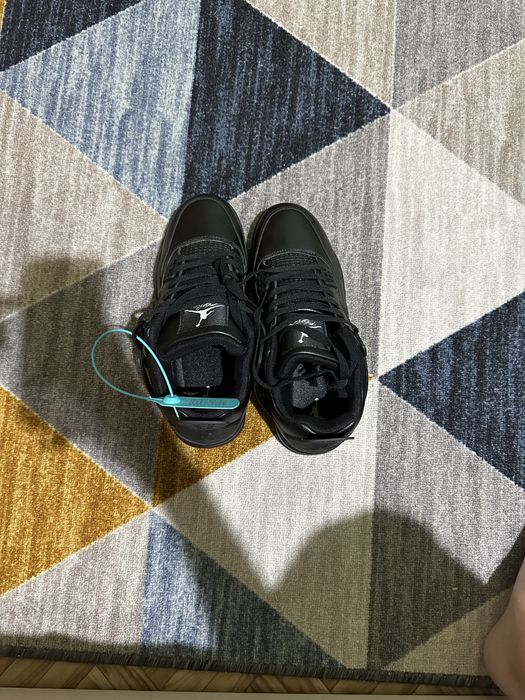 Jordan 4 black cat