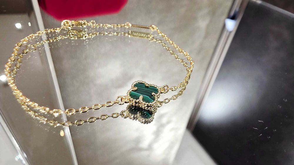 Van Cleef & Arpels VCA Gold Malachite Sweet Alhambra Дамска Гривна