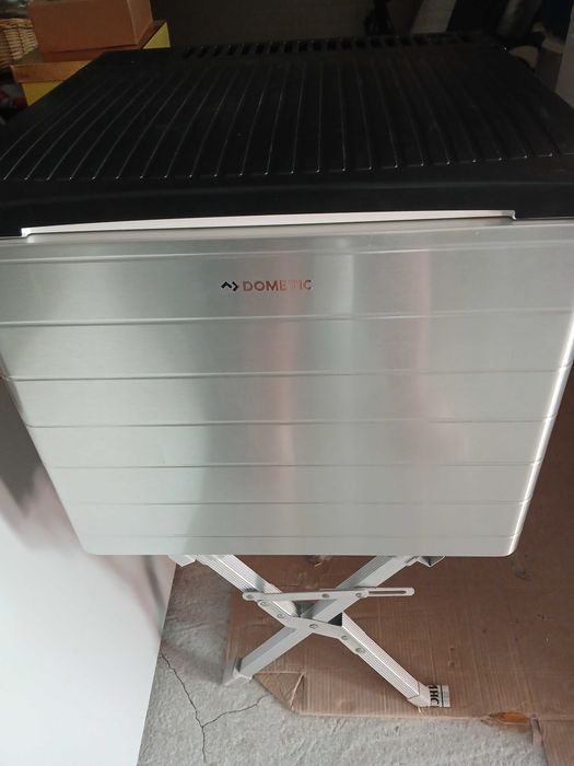Хладилник Dometic на газ ,12 и 220v