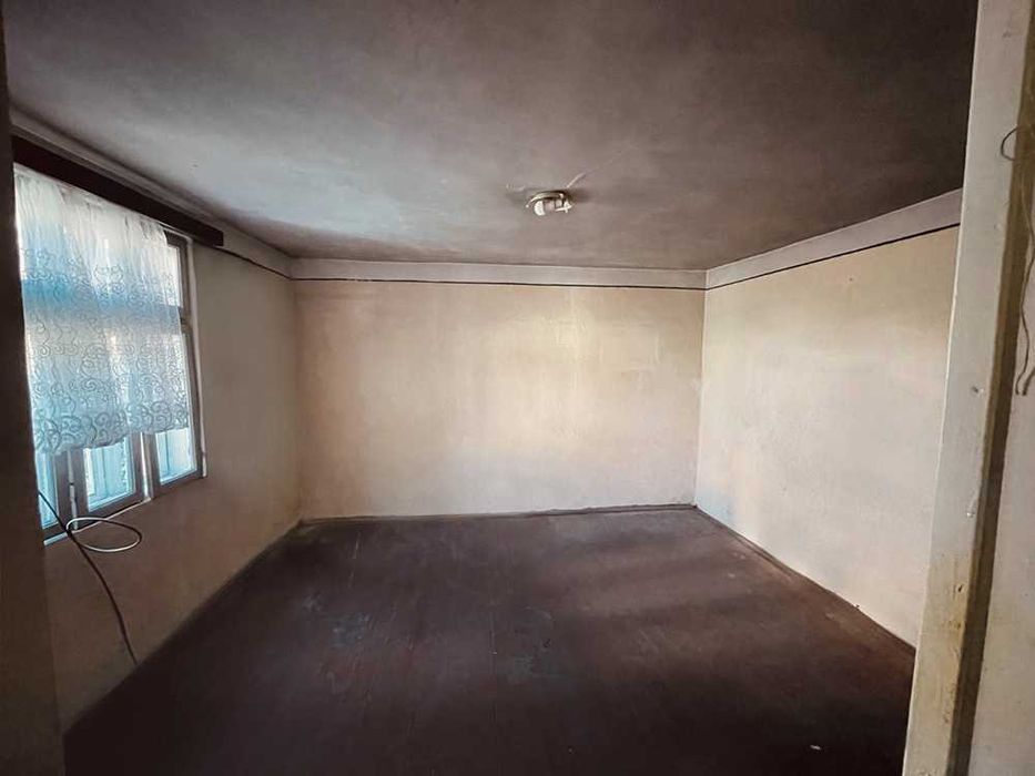 Vand casa 2 camere 60 m2 + teren 47 m2 Ploiesti str Armasi