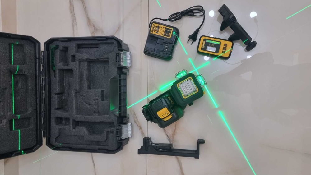 Laser Dewalt 3D  raza verde