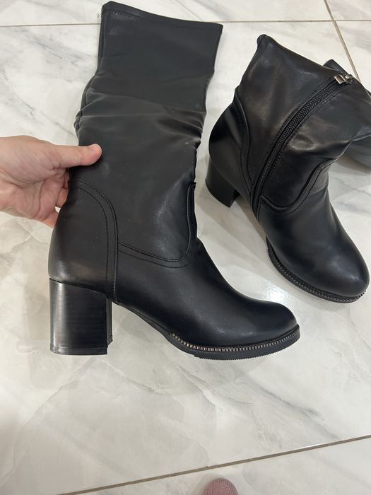 Продам не дорого зимние сапоги черные