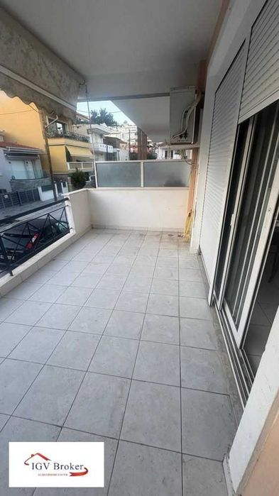 Тристаен апартамент в Неа Перамос, Гърция