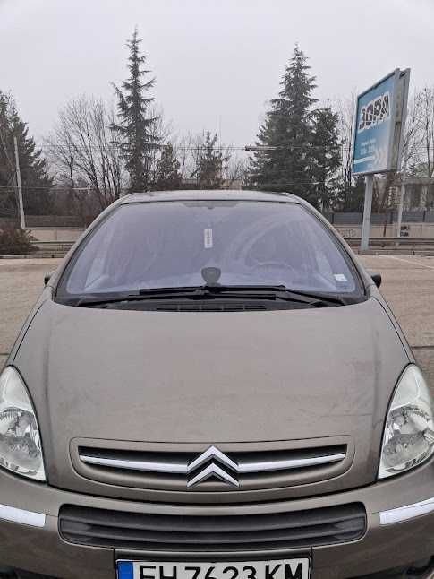 добре запазен SITROEN XSARA Pikasso 1,6i., произведен м. март, 2009г.
