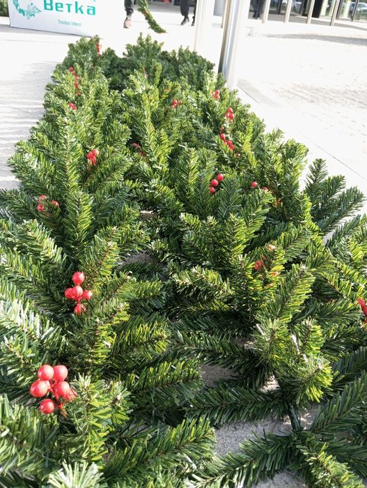 Ёлочная хвоя, гирлянда 2.7 метр густая. Доставка