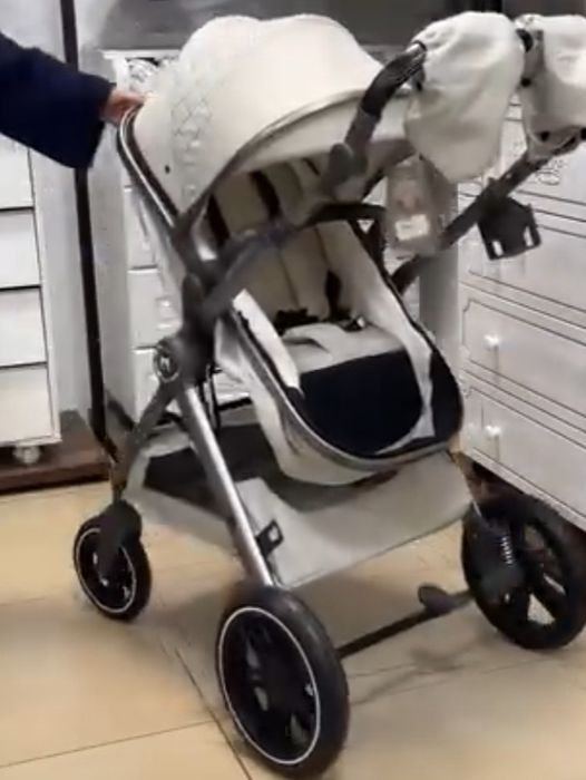 Коляска всесезонная