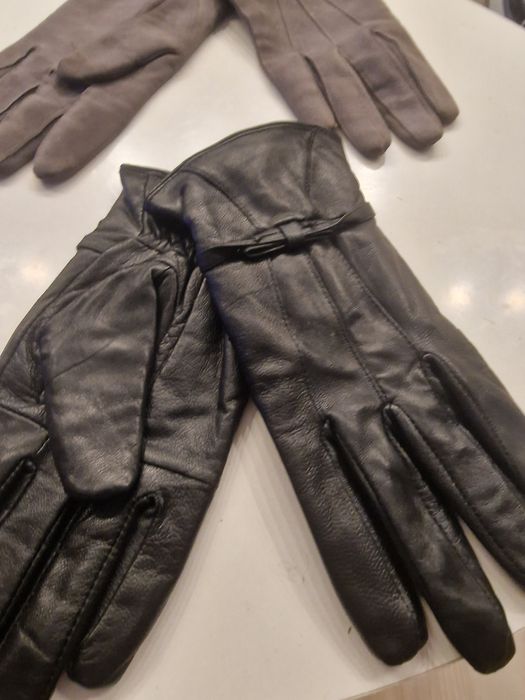 manusi femei diferite culori