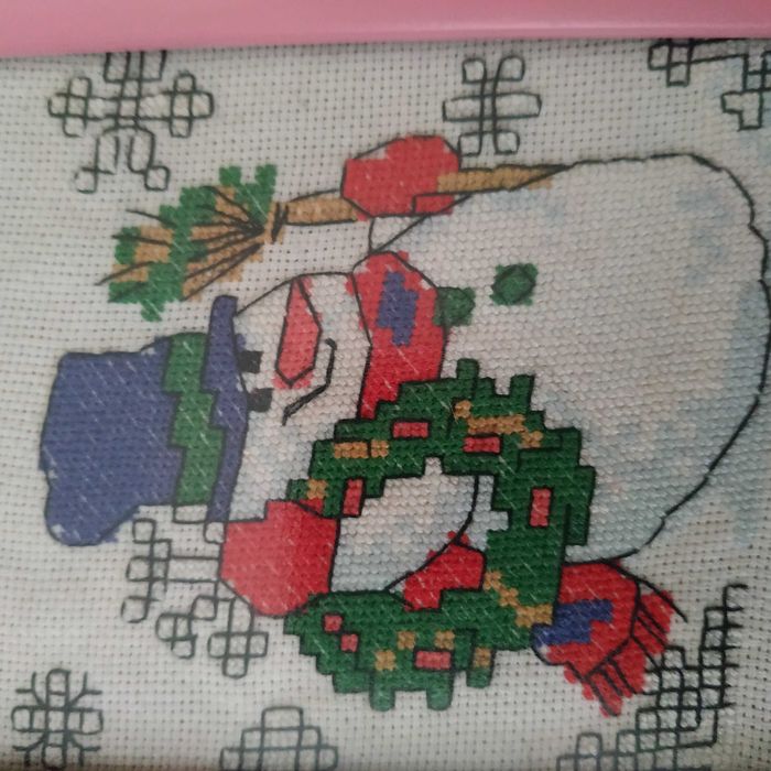 Ръчно шит гоблен Снежен човек с рамка