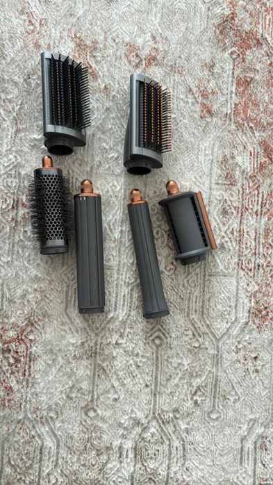 Дайсон со всеми насадками