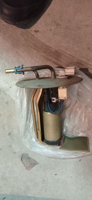 Бензинова помпа за мицубиши галант 2.0 136 коня