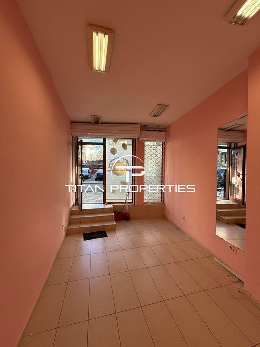 Дава се под наем Магазин в Бургас, Център - 36 кв.м за 248.88 € - Снимка #2