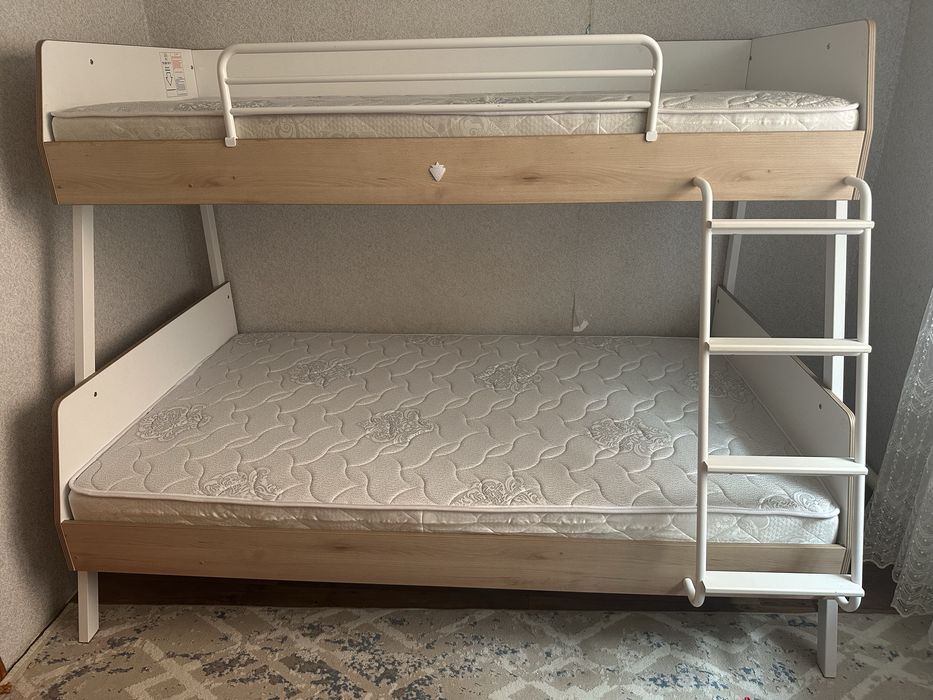 Продам кровать Двухъярусную