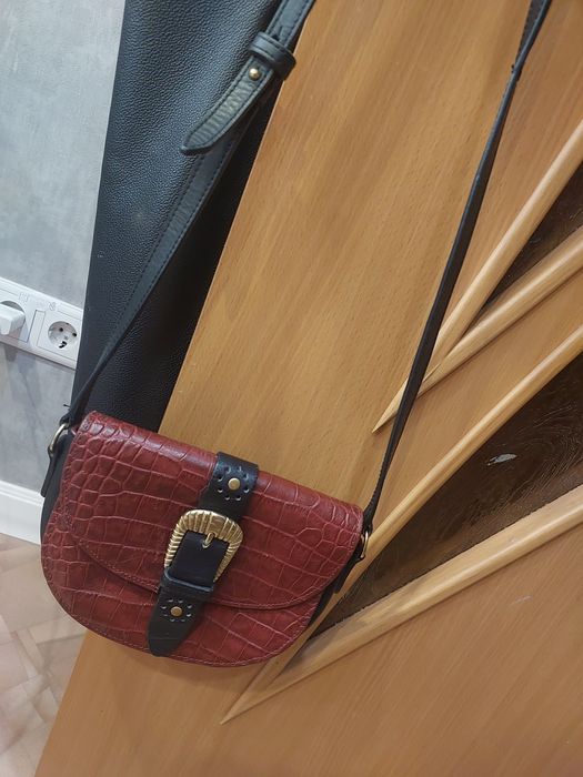 Продам кожаную сумку.