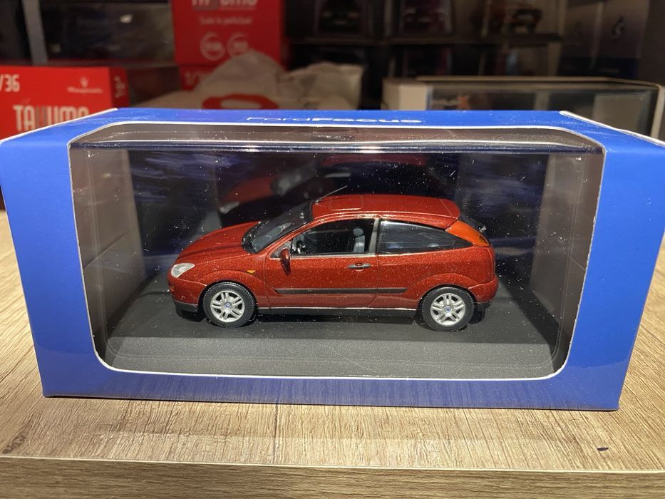 MINICHAMPS FORD FOCUS machetă auto scara 1:43 3 uși