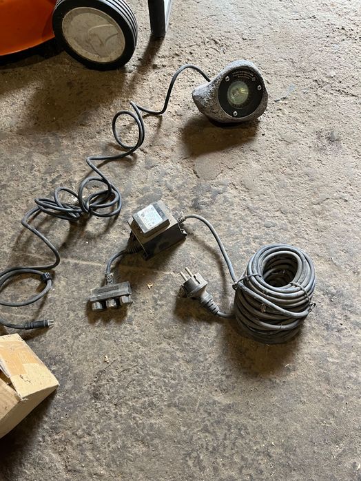 Влагозащитени лампи за градина или басейн