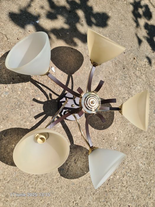 Lustra sticla si metal