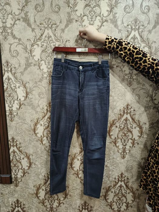 Женские джинсы. Ayollarni kiyimi