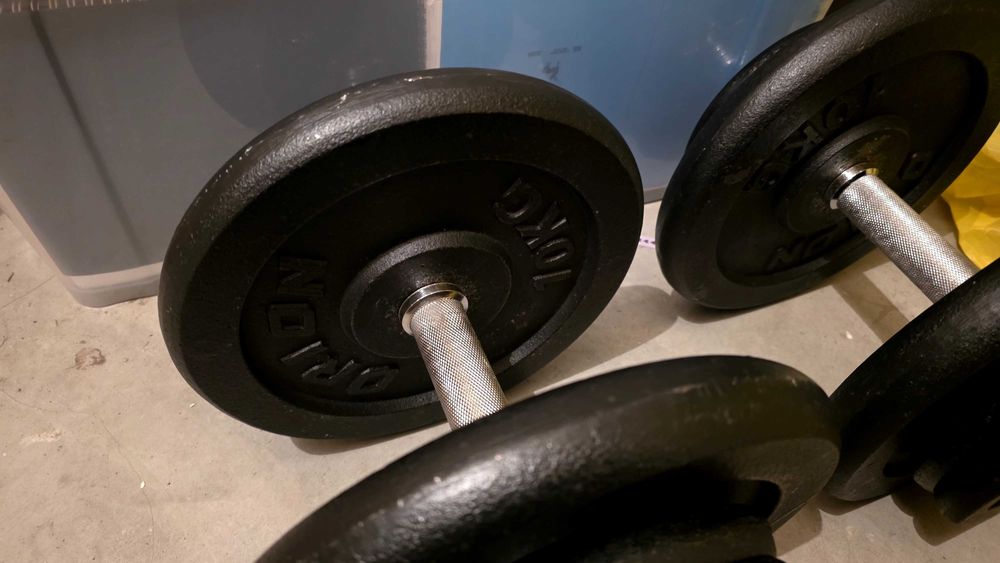 Дъмбели, лост с тежести и лежанка