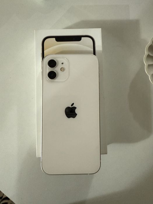 Айфон 12, в белом цвете