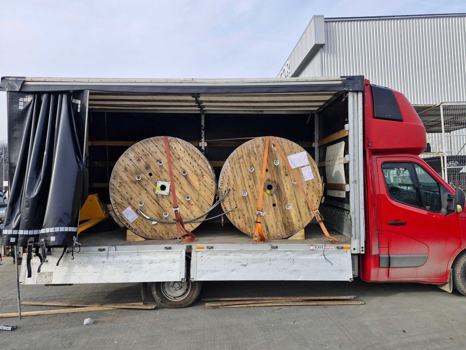 Transport marfă cu dubă prelată – Lift hidraulic & liză