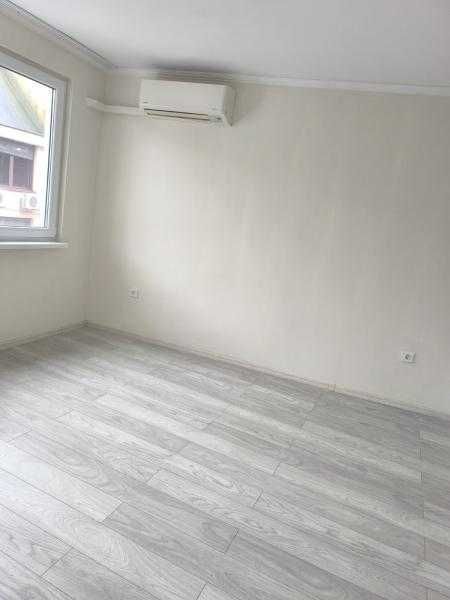 Дава се под наем Тристаен апартамент в Бургас, Център - 80 кв.м за 797.64 € - Снимка #3