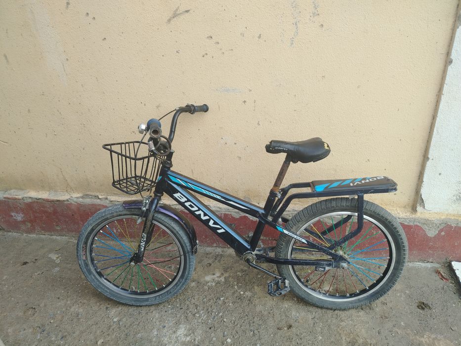 Vilasafet sotiladi   700.000