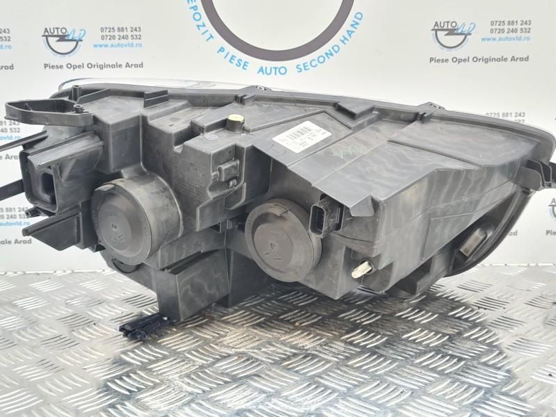Far stanga halogen Opel Combo E