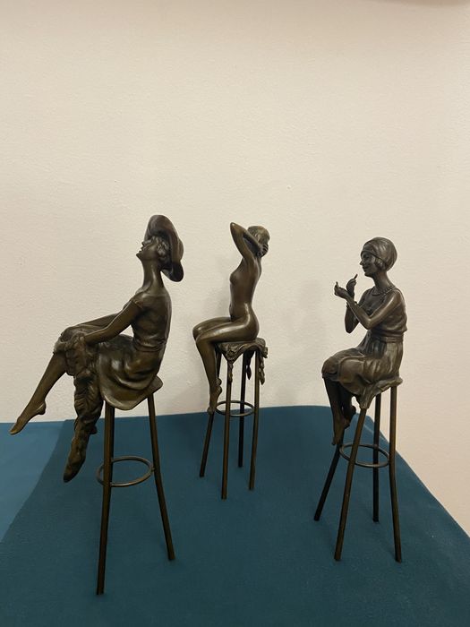 Statuete bronz , înălțime 28 cm , semnate D.H.Chiparus / pret bucata