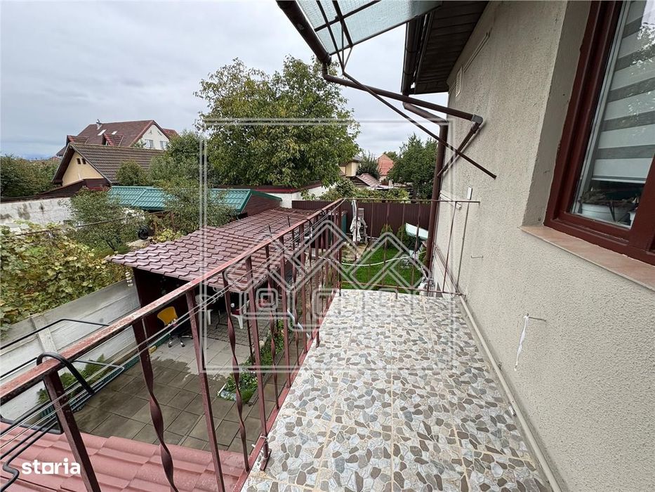 Casa cu 4 camere, balcon si curte - zona Lazaret