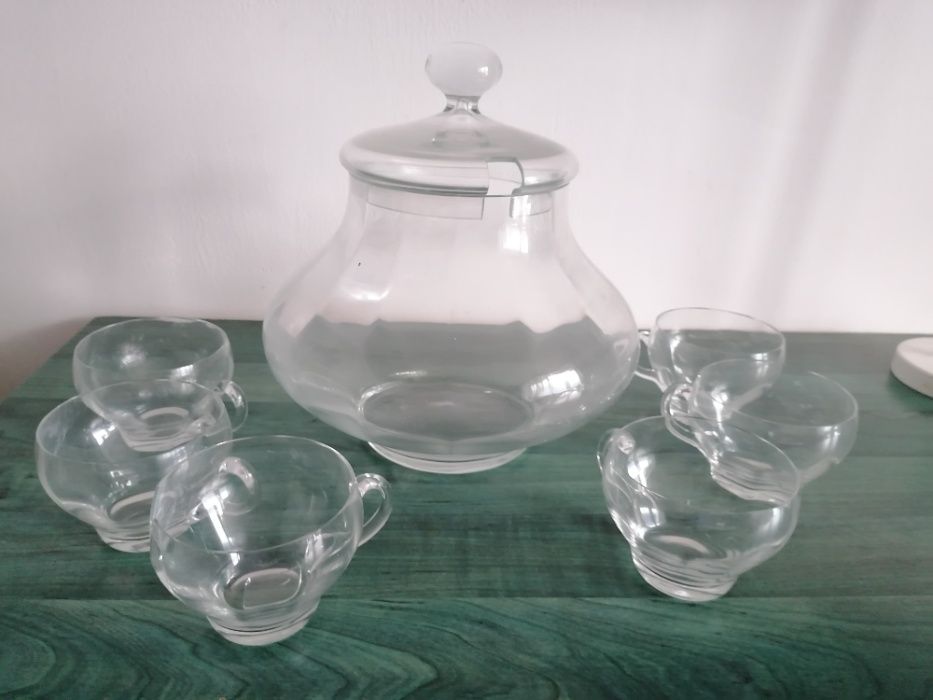 Seturi din sticla -bol si cesti pentru punci, vin sau alte bauturi