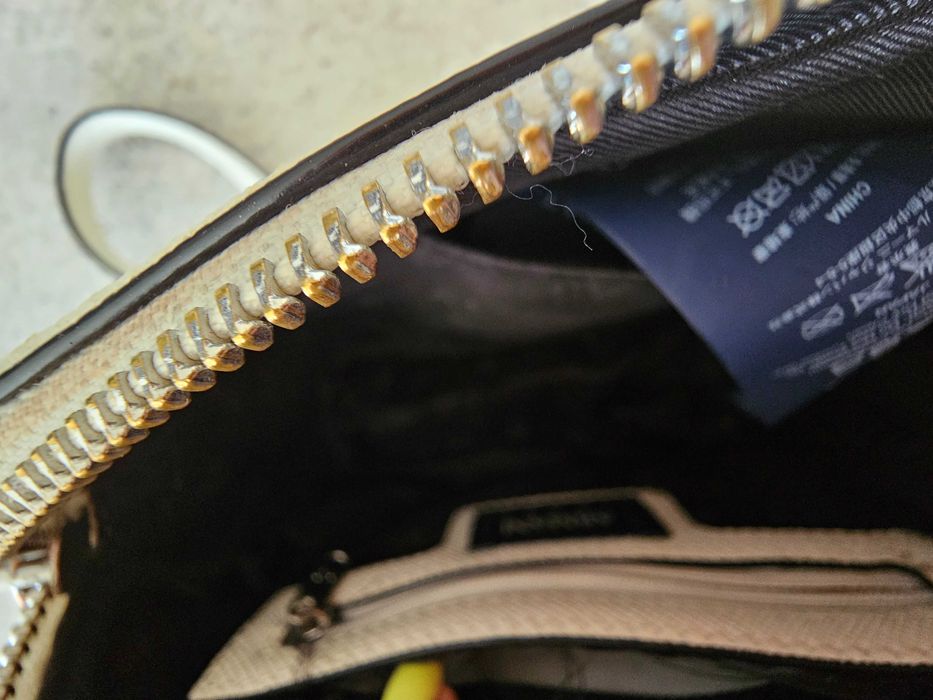 Бяла дамска чанта Armani Jeans. Оригинална.