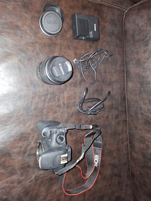 Canon комплект фотоапарат, обектив, чанта, батерия и зарядно